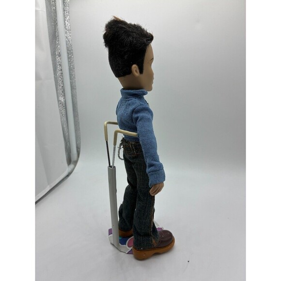 Bratz Boyz Eitan Doll with Blue Shirt & Jeans - MGA Entertainment - Picture 3 of 4